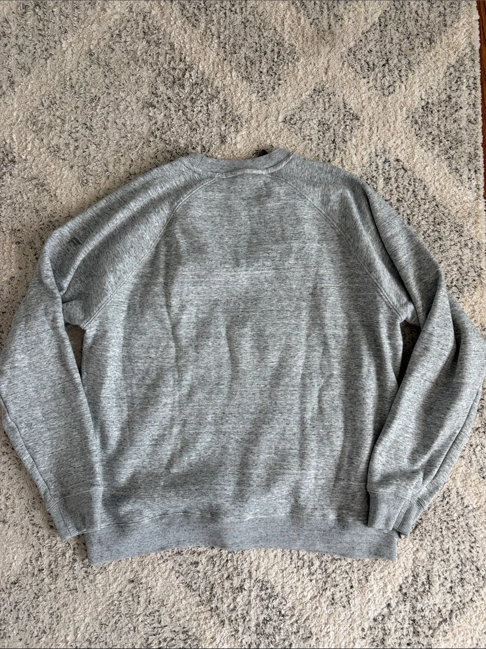 Men's Fabletics Heather Gray Crewneck Sweatshirt Size Large Excellent Condition